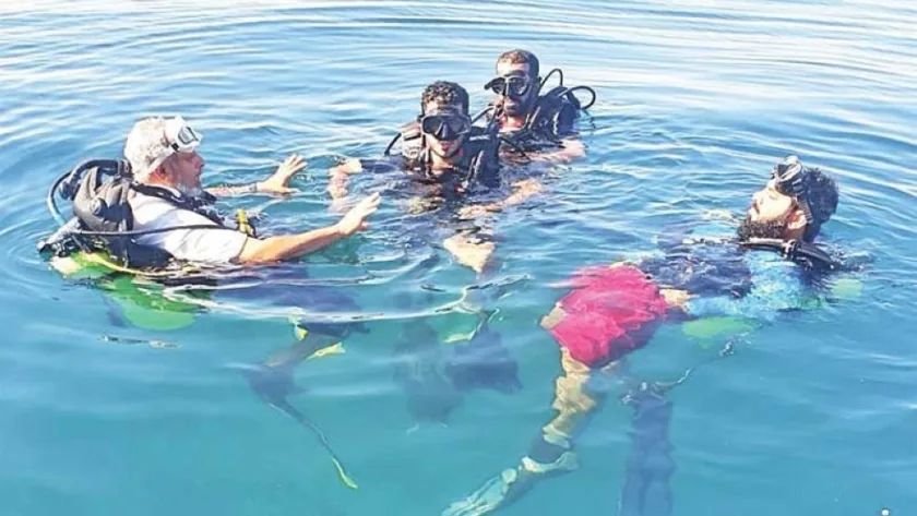Oman diving teams spreading awareness on environmental protection