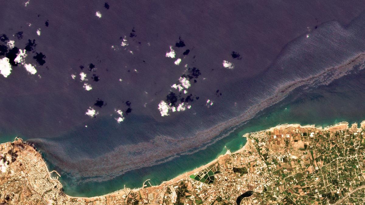 Syrian oil spill moving towards Cyprus appears to dissolve partially