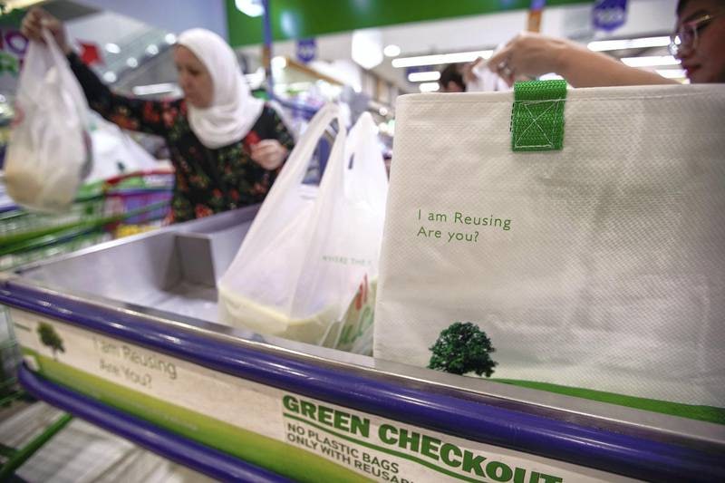 Shops in Abu Dhabi prepare to phase out single-use plastic bags before June 1 ban