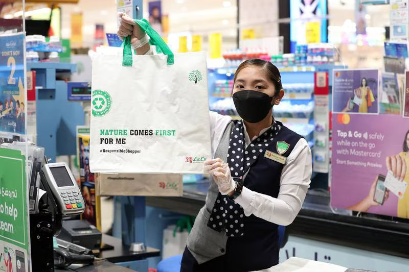 Abu Dhabi takes 172 million single-use plastic bags out of circulation in one year