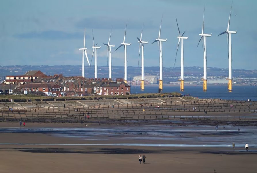 Wind and solar power drive record UK year for renewable energy generation