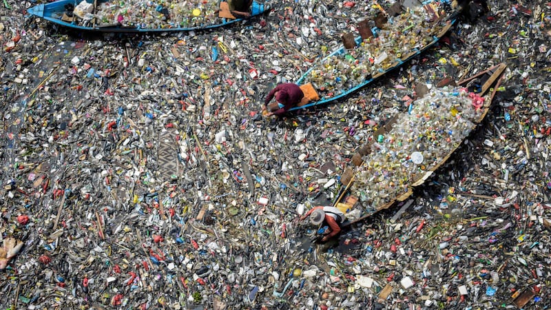 Dismay as UN talks fail to agree on treaty to tackle plastic pollution
