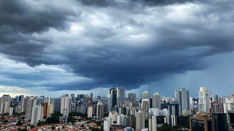 Harvesting rainwater from rooftops could help cities stay cool